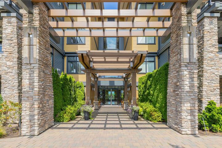 Property Photo: 5099 Springs Boulevard 301 BC V4M 0A2