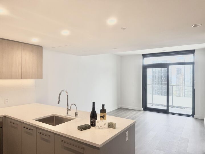 Property Photo: 6608 Sussex Avenue 2505 BC V5H 3C6