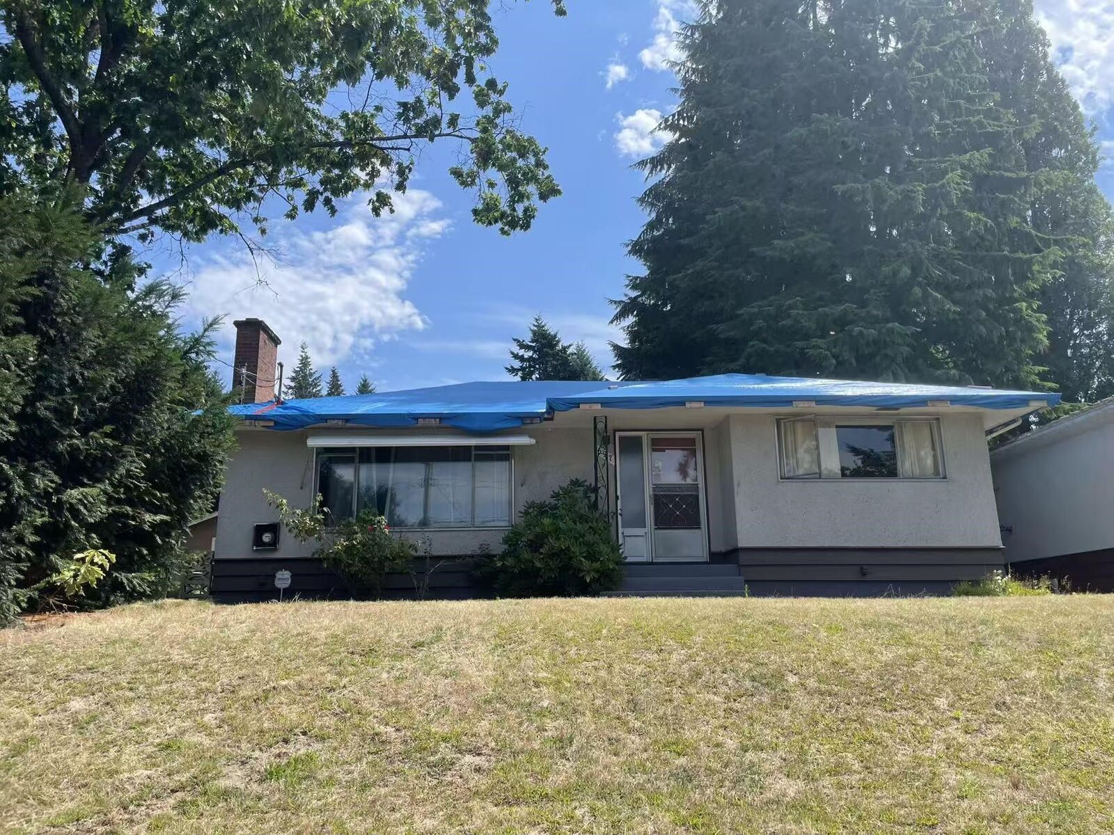 Property Photo: 697 Fairview Street BC V3J 4B3