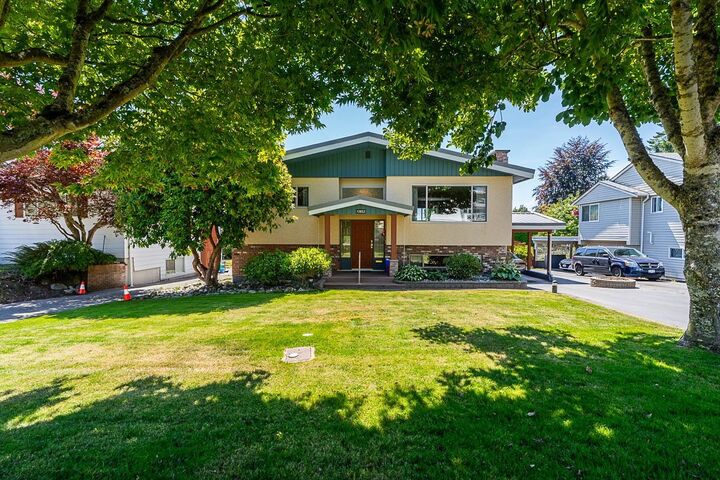 Property Photo: 13852 Malabar Avenue BC V4B 2X9