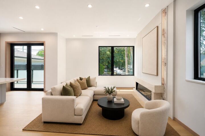 Property Photo:  1448 E 30th Avenue 2  BC V5N 3A2 