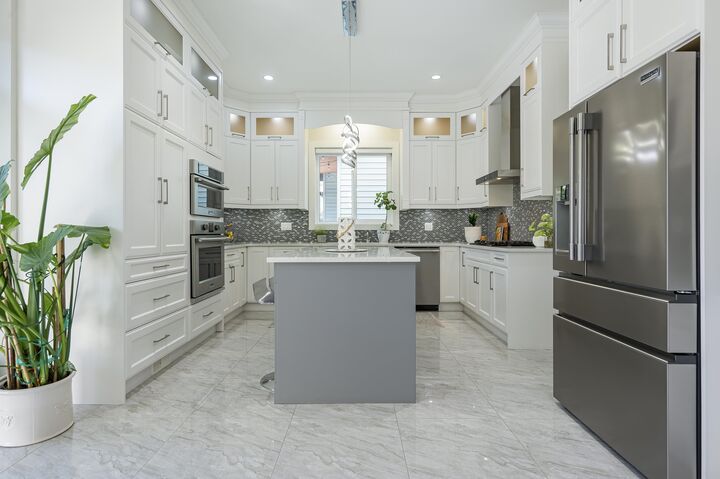 5876 139A Street — photo 1