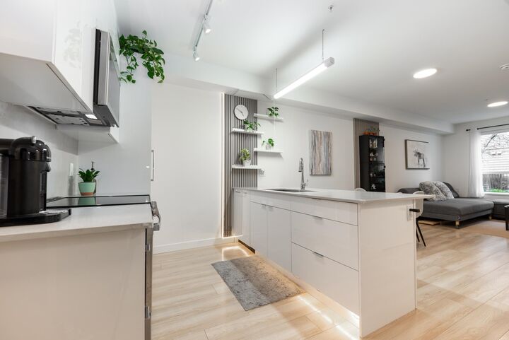 Property Photo: 11913 Burnett Street 105 BC V2X 4N1