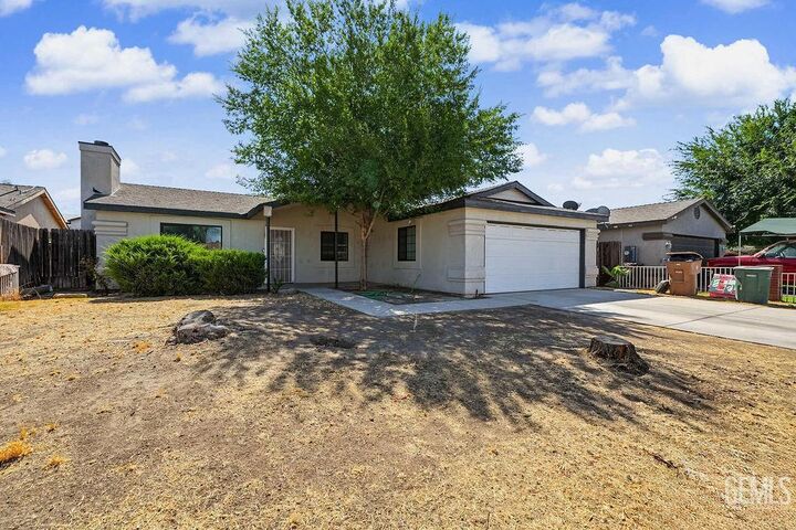 Property Photo:  315 Sowerby Village Ln  CA 93307 