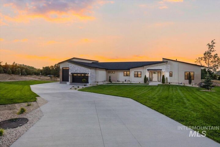 Property Photo:  1011 N 63rd St  ID 83687 