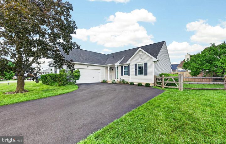 Property Photo:  154 Sugarberry Drive  DE 19720 