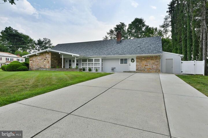 Property Photo:  8 Windover Lane  NJ 08046 