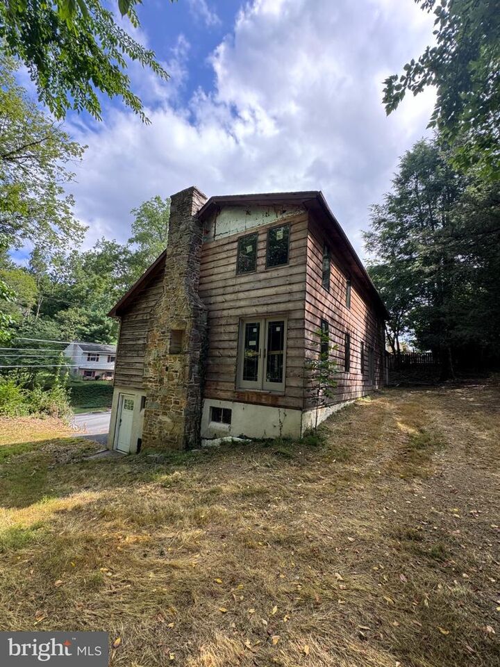 Property Photo: 142 Eckman Road PA 17602