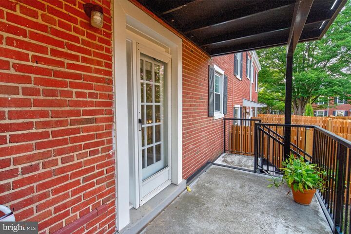 Property Photo: 4907 29th Road S A1 VA 22206