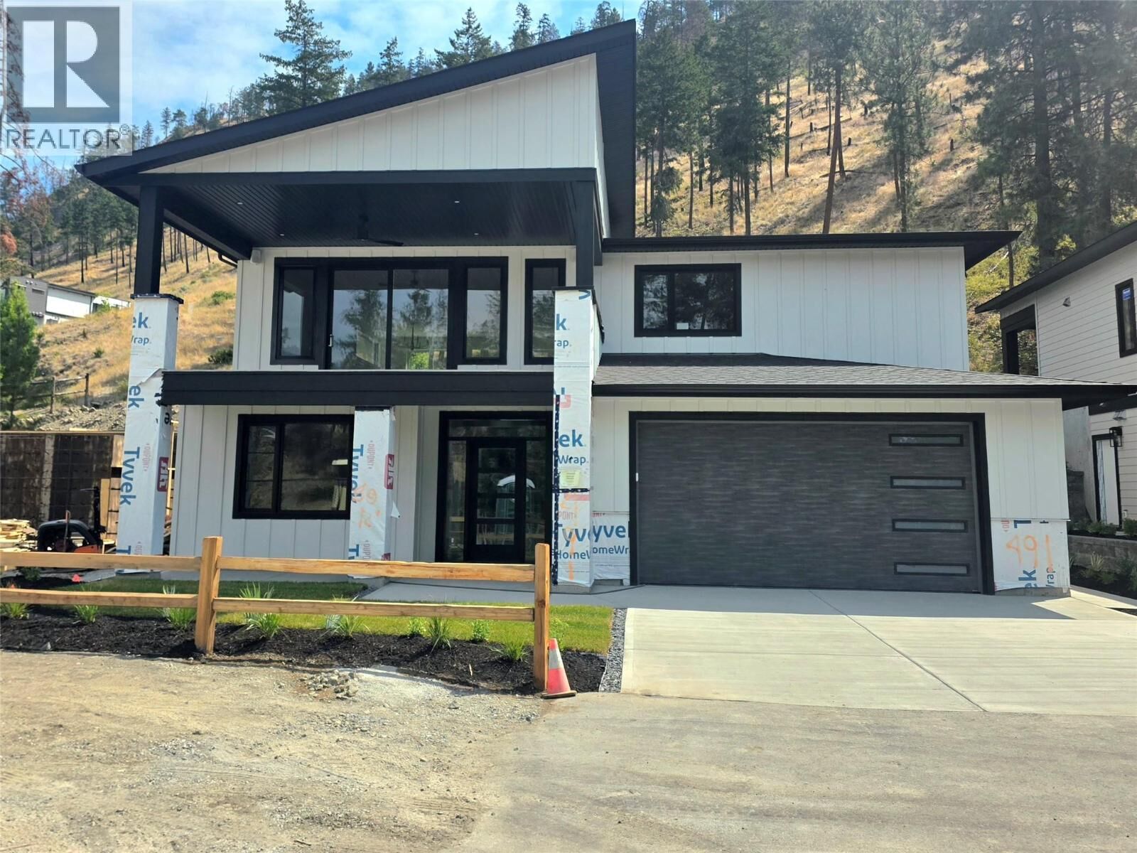 Property Photo: 491 Clifton Road North BC V1V 1H1
