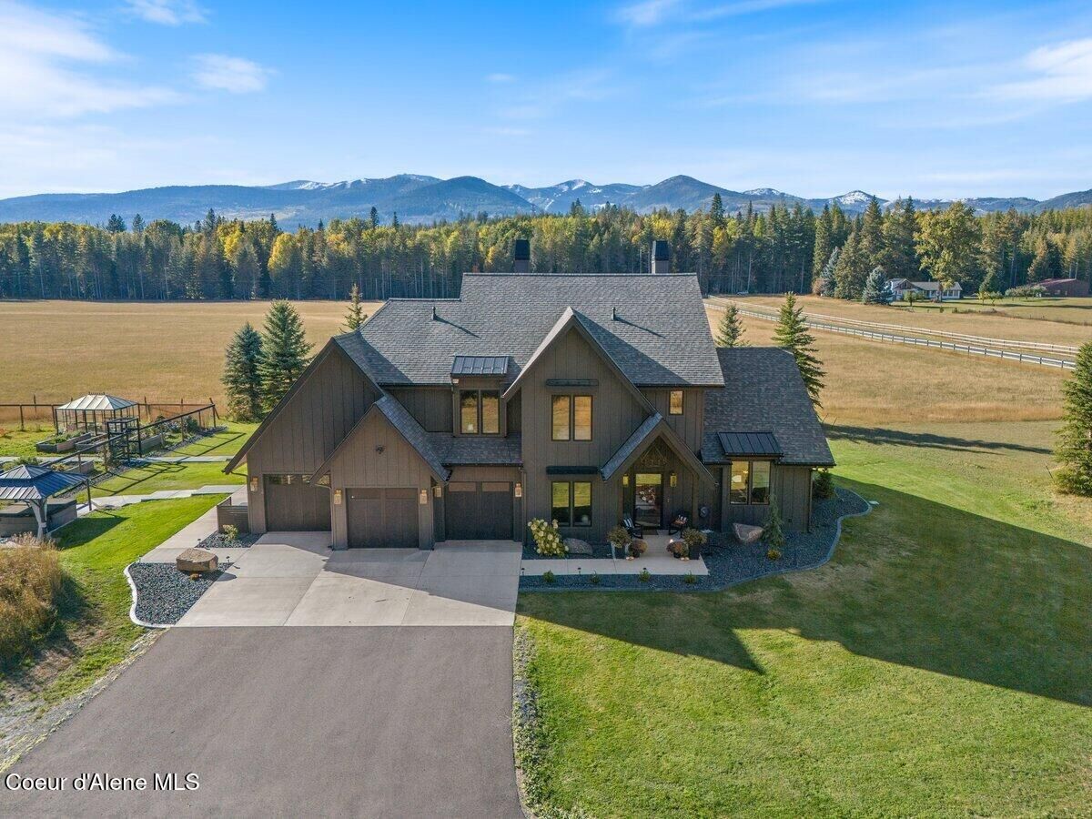 Property Photo:  713 N Center Valley Rd  ID 83864 