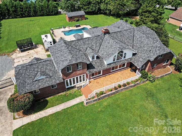 Property Photo: 5914 Hanna Court NC 28212