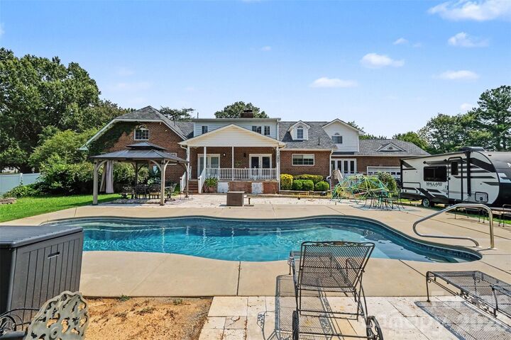 Property Photo:  5914 Hanna Court  NC 28212 