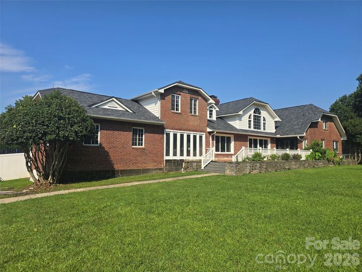 Property Photo: 5914 Hanna Court NC 28212