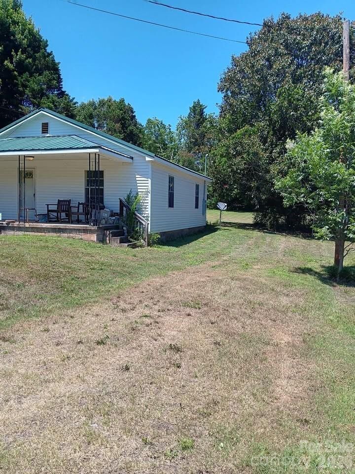 Property Photo:  303 Lily Street  NC 28152 