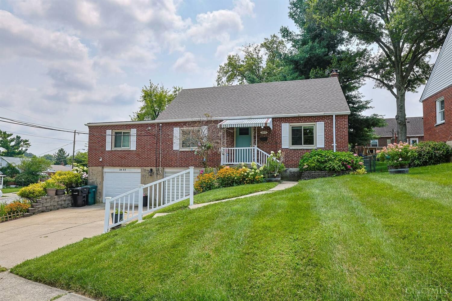 Property Photo: 2855 Allview Circle OH 45238