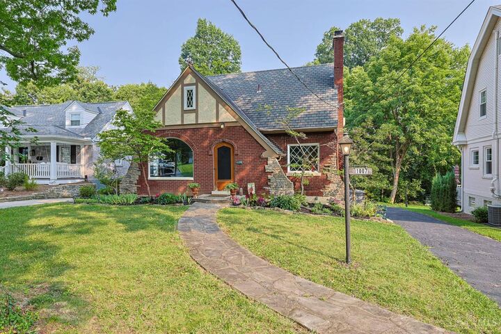 Property Photo: 1007 Urbancrest Place OH 45226