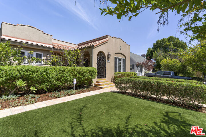 Property Photo:  412 S Citrus Ave  CA 90036 