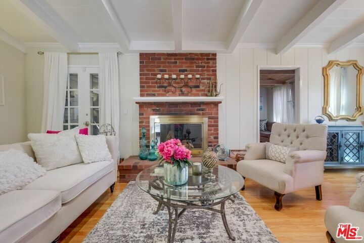 Property Photo:  21447 Providencia St  CA 91364 