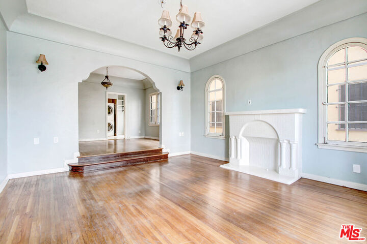 Property Photo:  424 N Gardner St, Unit 424 1/2  CA 90036 