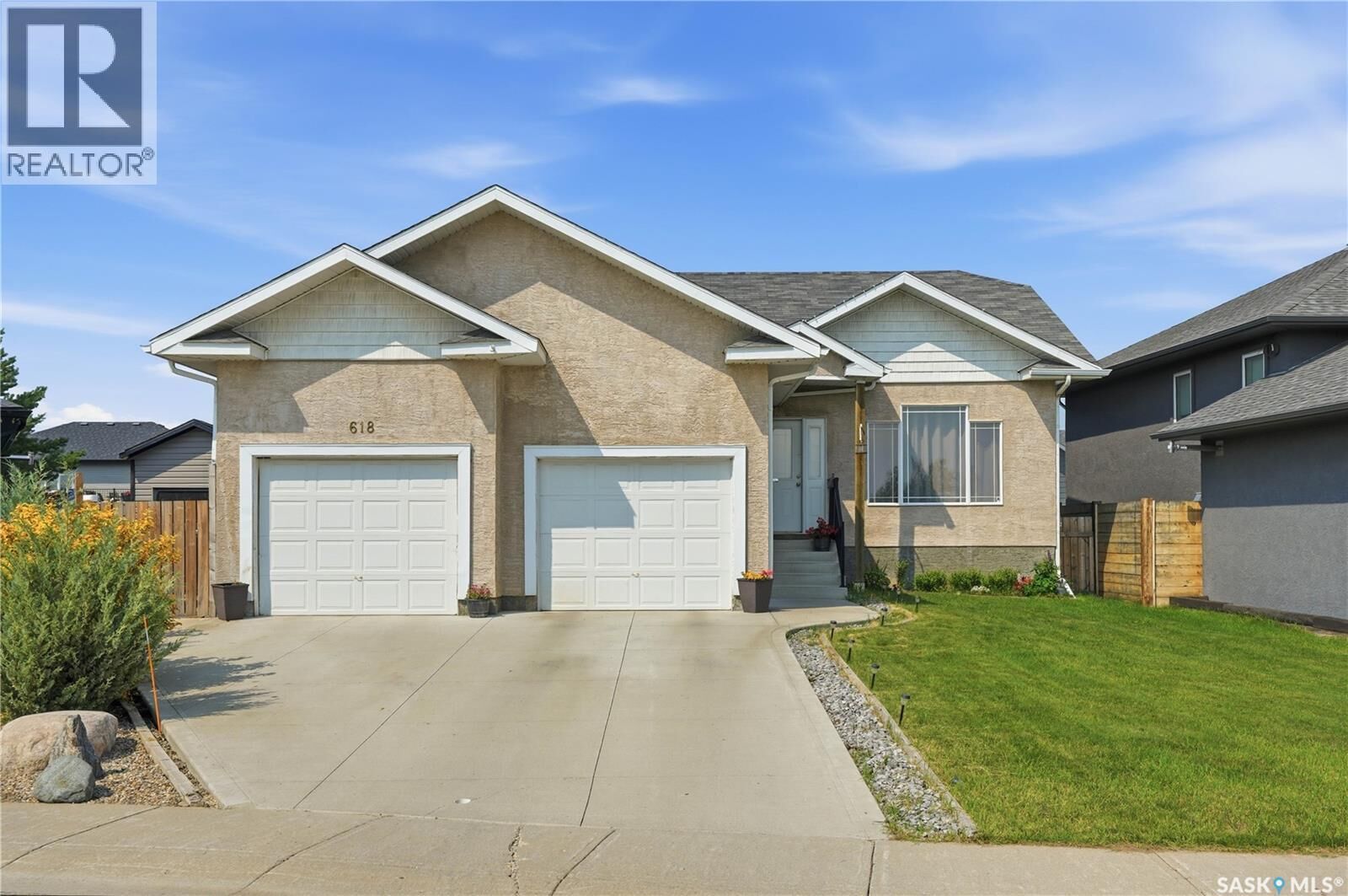 Property Photo: 618 Deer Court SK S0K 4S0