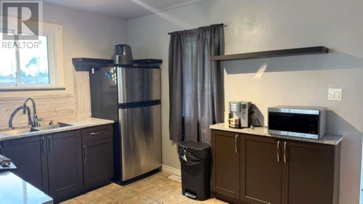 Property Photo:  700 Francis St  ON P7E 4E1 