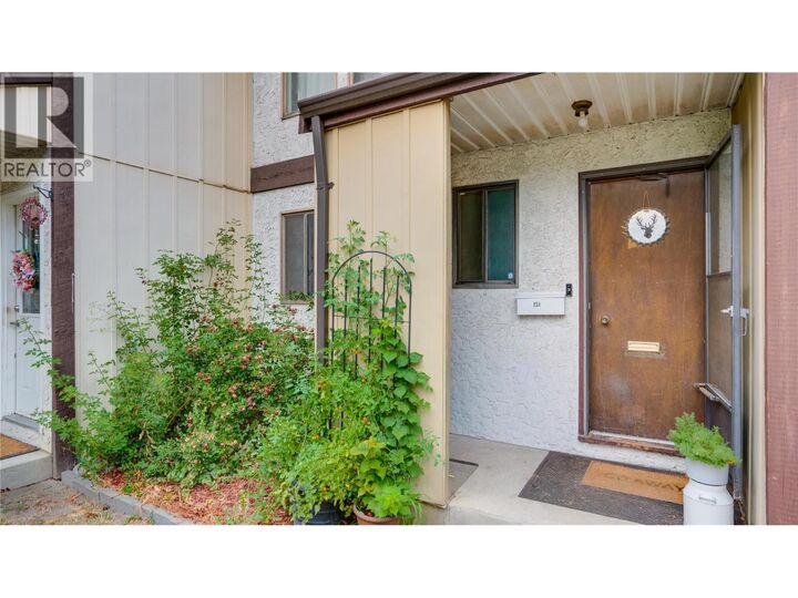 Photo de la propriété:  4100 24 Avenue 131  BC V1T 1M2 