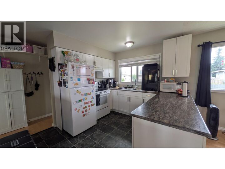 Property Photo:  630 Vedder Crescent  BC V2M 3S9 