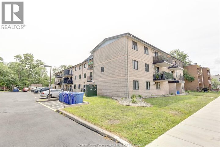 Property Photo:  3355 Sandwich Street 104  ON N9C 1B2 