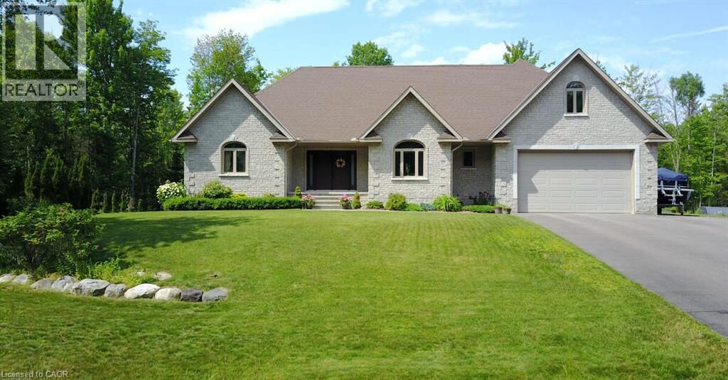 Property Photo:  110 Monck Square  ON K0J 1P0 