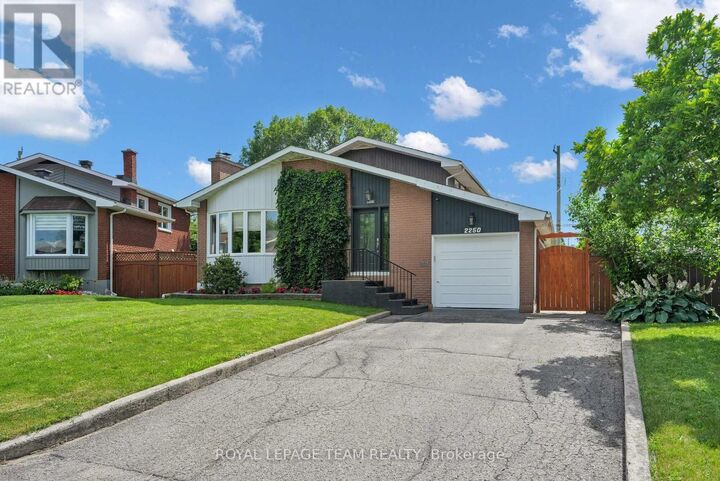Property Photo: 2250 Urbandale Drive ON K1G 3G6