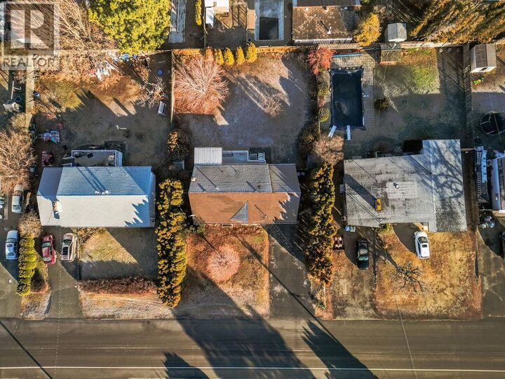 Property Photo:  2310 Greenfield Avenue  BC V2B 4P4 