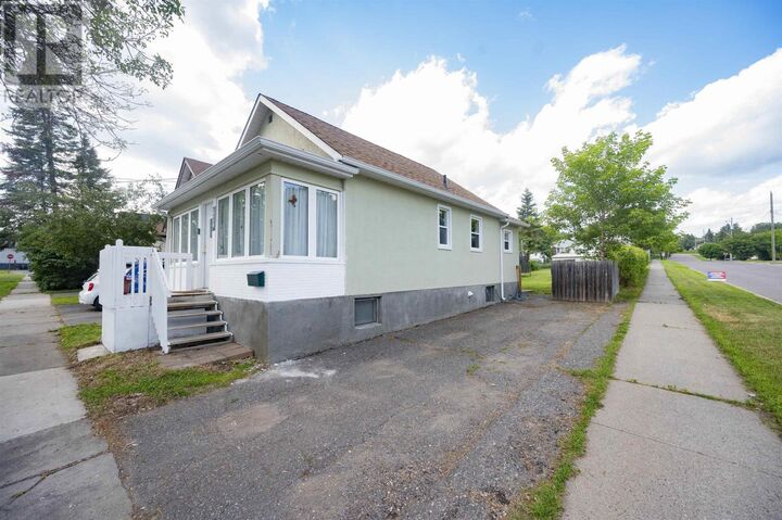 Property Photo:  434 Queen Street  ON P7B 2K6 