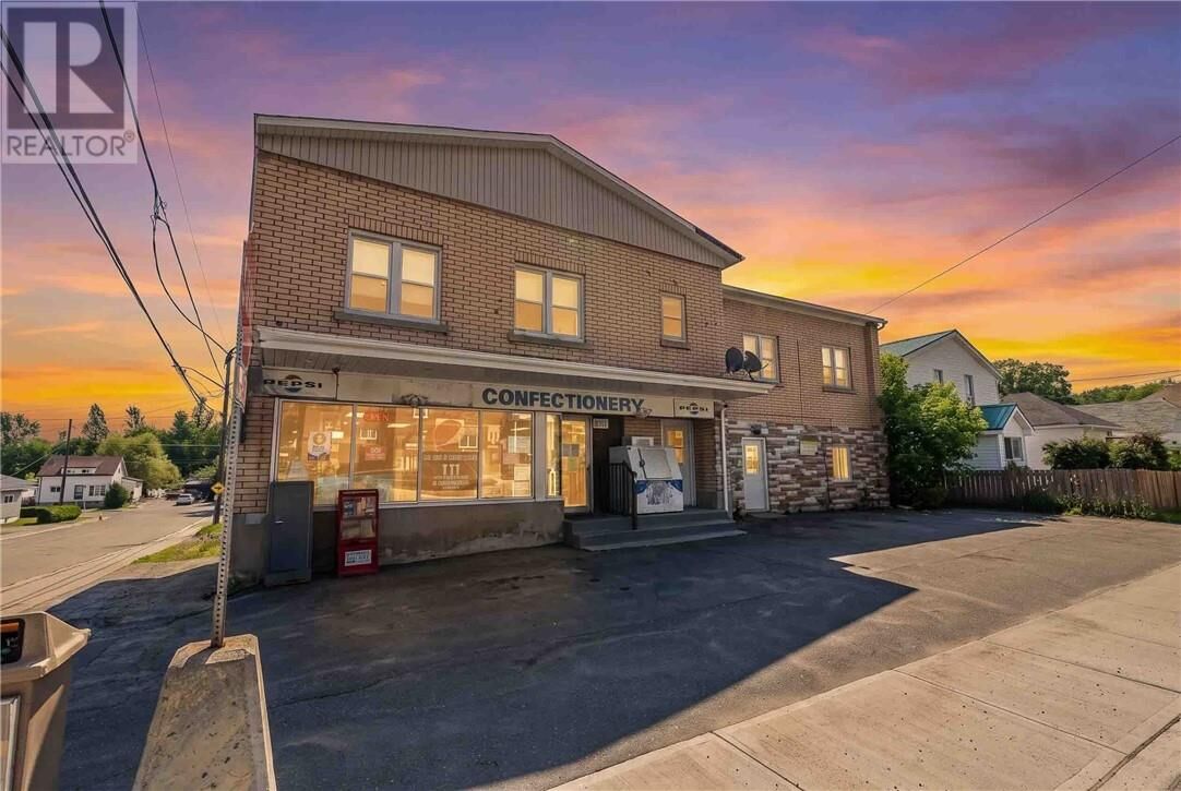 Property Photo:  396-400 Melvin Avenue  ON P3C 4X3 
