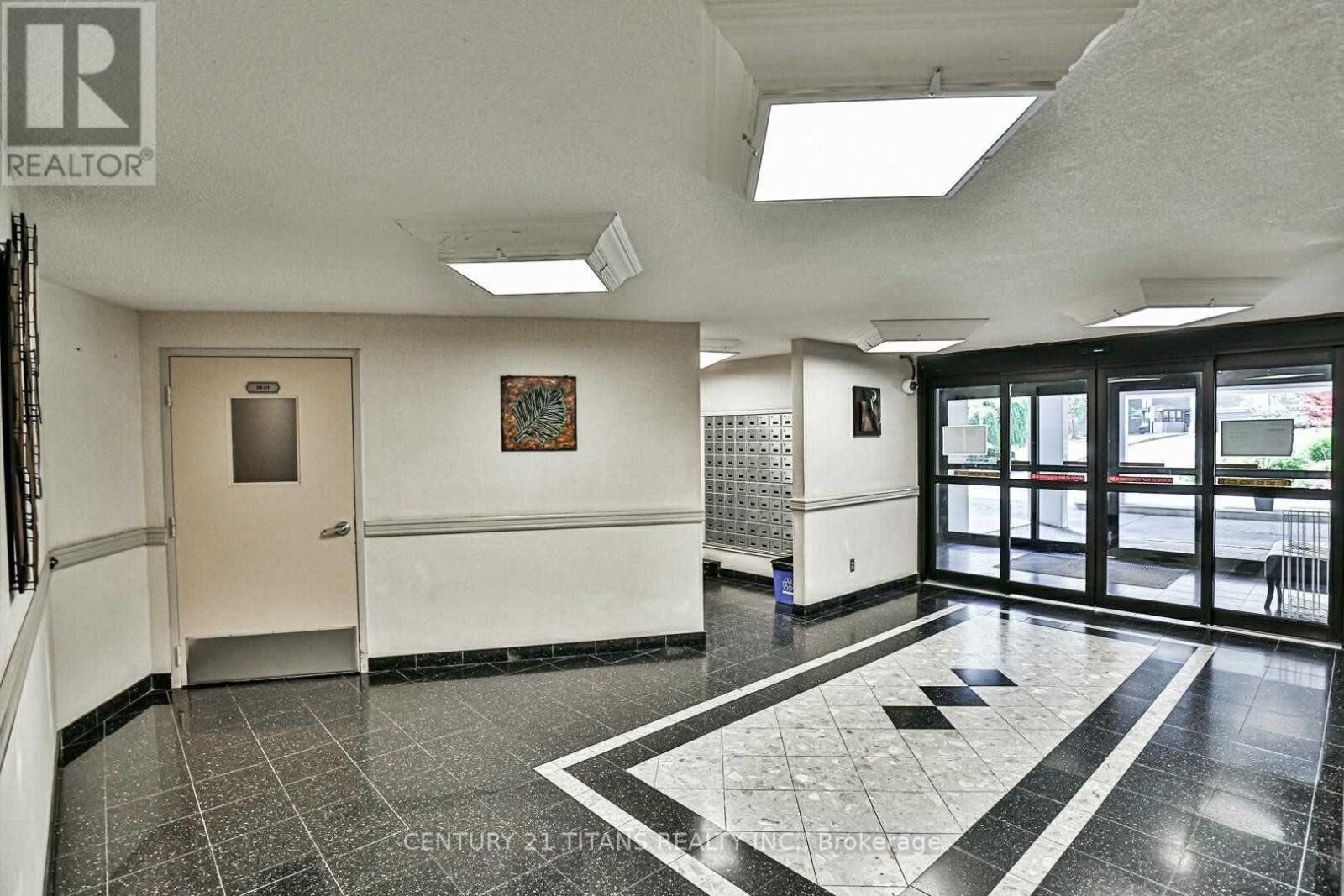 Property Photo:  10 Edgecliffe Golfway 311  ON M3C 3A3 