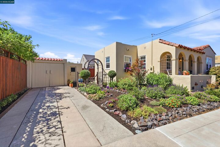 Property Photo:  270 E 15th  CA 94565 