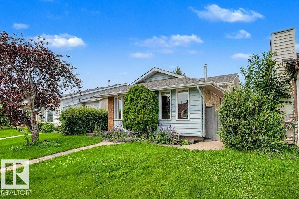 Property Photo:  312 Lago Lindo Crescent NW  AB T5Z 1Y9 