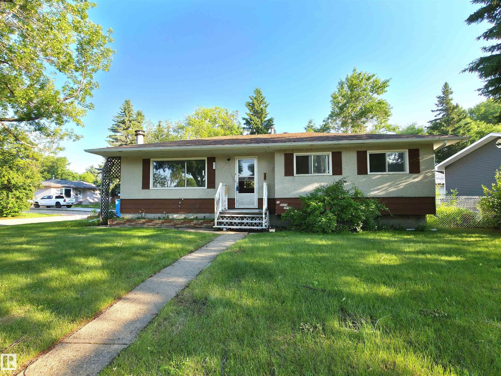 Property Photo:  53 Raven Drive  AB T8A 0C6 