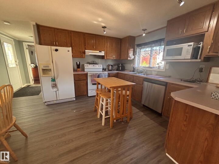 Property Photo:  20 Sunset Boulevard  AB T7X 3J1 