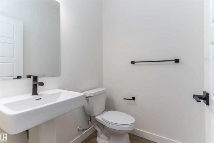 Property Photo: 1 Empress Way AB T7X 4B7