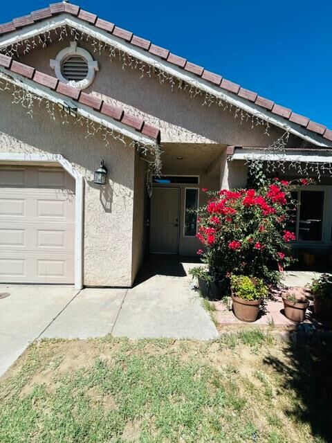 Property Photo: 22332 2nd Ct CA 93660
