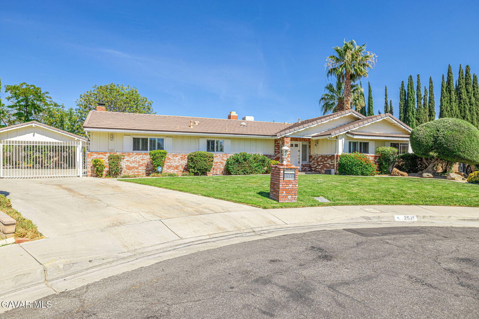 Property Photo:  2521 Edam Street  CA 93536 