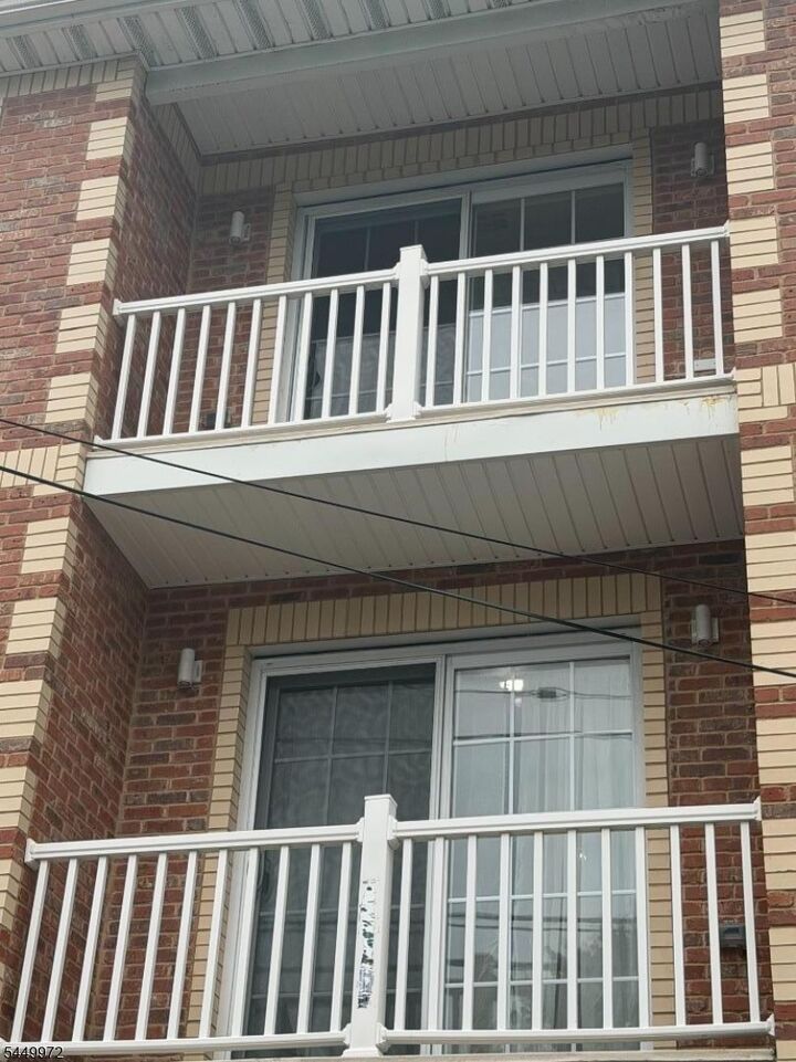 Property Photo:  182 Wainwright St  NJ 07112 