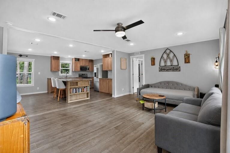 Property Photo:  10 Oakwood Drive  TX 77320 