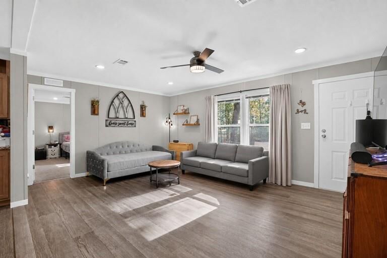 Property Photo: 10 Oakwood Drive TX 77320