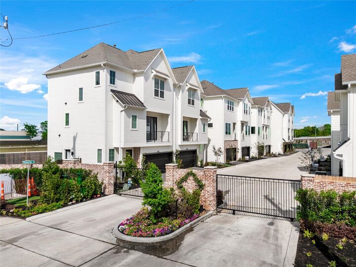 Property Photo:  3907 Willowbend Point Drive  TX 77025 
