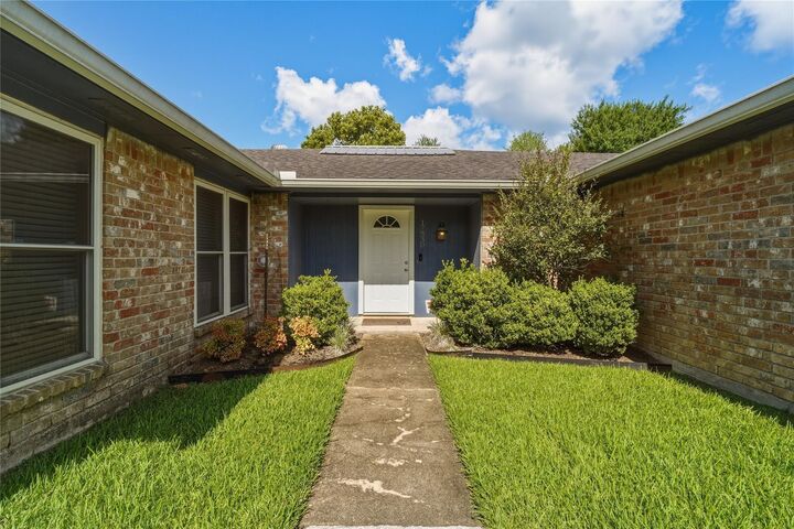 Property Photo: 17330 Herrnhut Drive TX 77598