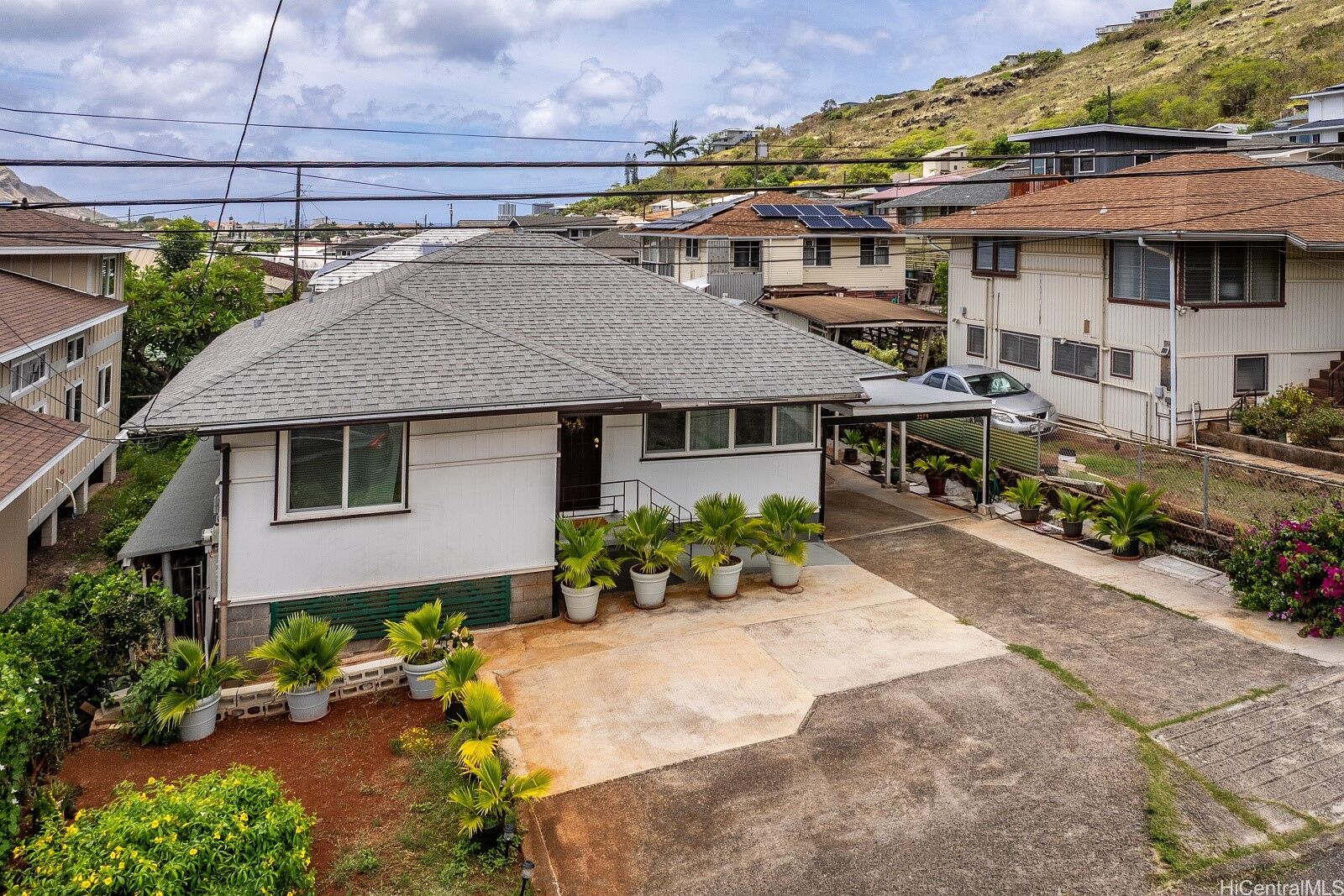 Property Photo: 3279 Hoanoho Place HI 96816