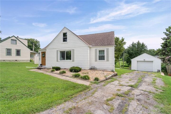 Property Photo:  2705 Beverly Circle  MO 64052 