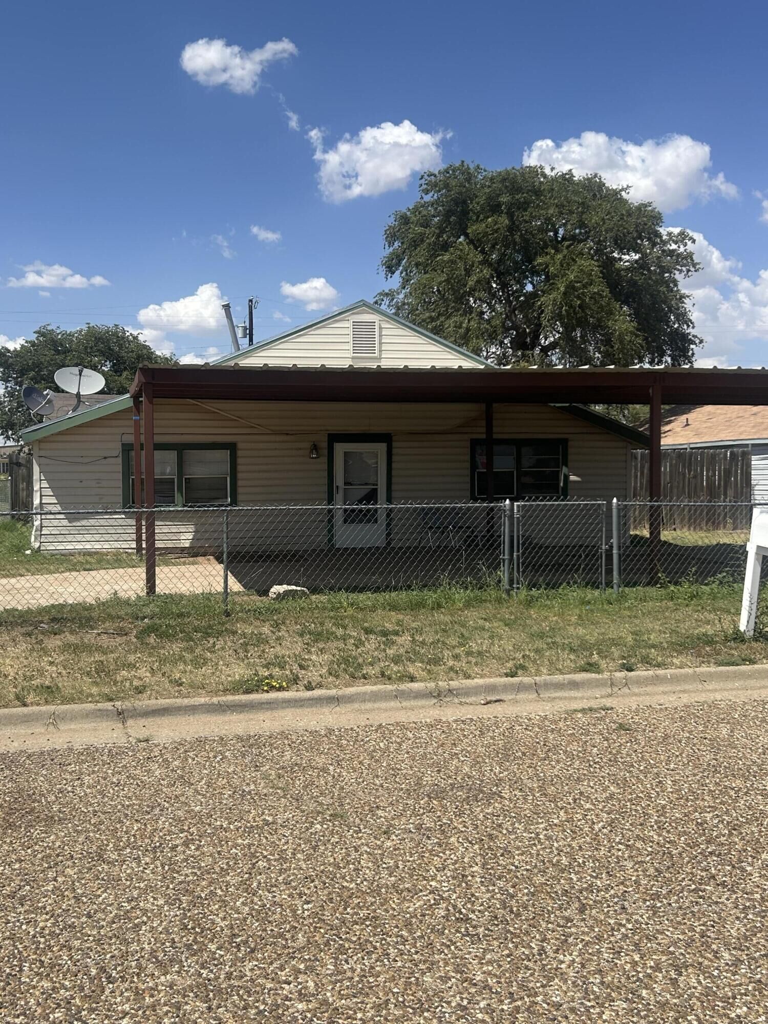 Property Photo:  1913 E 16th Street  TX 79403 
